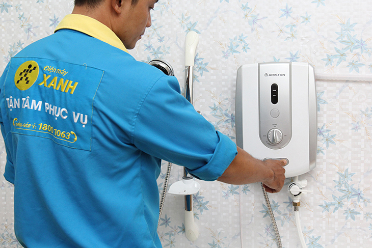 Vệ sinh và bảo trì máy nước nóng thường xuyên