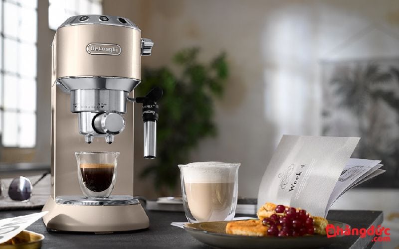 Máy pha cà phê Delonghi EC785 Dedica Metallics Máy pha cafe Delonghi EC785 có thiết kế nhỏ gọn, bắt mắt