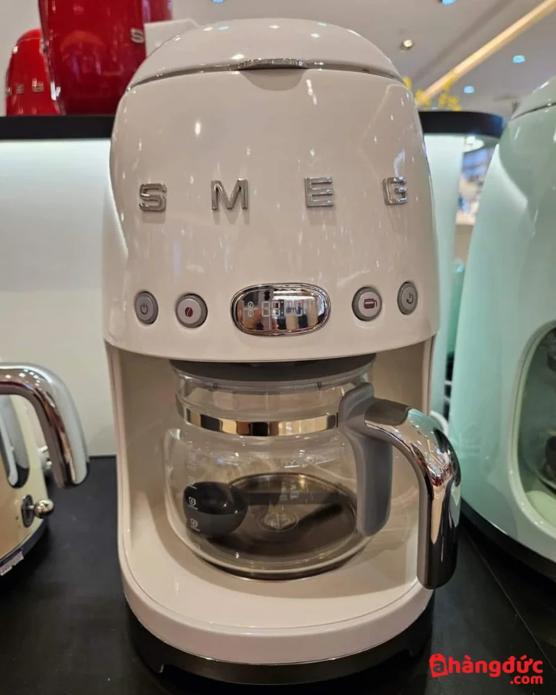 Máy pha cà phê phin Smeg DCF02WHEU màu trắng Ảnh thực tế của máy pha cà phê Smeg DCF02WHEU