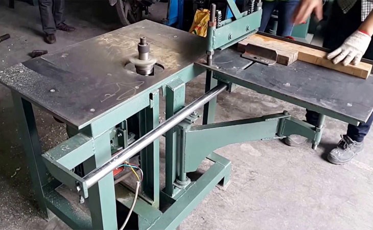 Máy phay gỗ bàn được thiết kế để đặt bàn