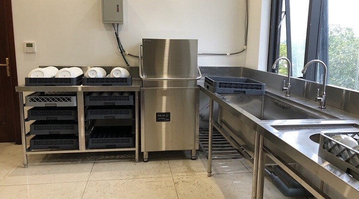 So với máy rửa bát thông thường, dòng máy công nghiệp có từ 50 - hơn 150 triệu đồng (cập nhật tháng 6/2023, có thể thay đổi theo thời gian)