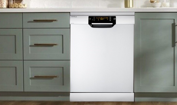 Máy rửa chén độc lập Hafele HDW F60C (533.23.200) sử dụng lớp vỏ bằng thép không gỉ sáng bóng, dễ vệ sinh