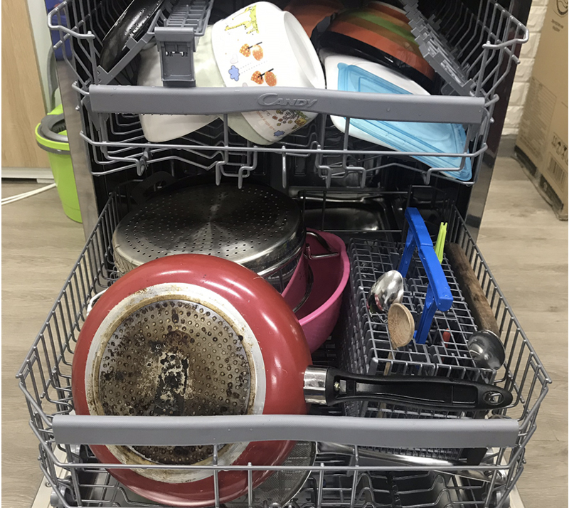 Máy rửa chén rửa được bao nhiêu chén bát?