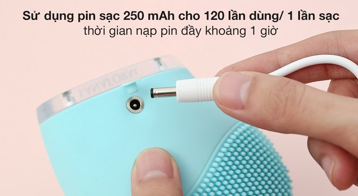 Máy rửa mặt Lanaform sở hữu viên pin sạc 250mAh, cho phép người dùng sử dụng lên đến 120 lần