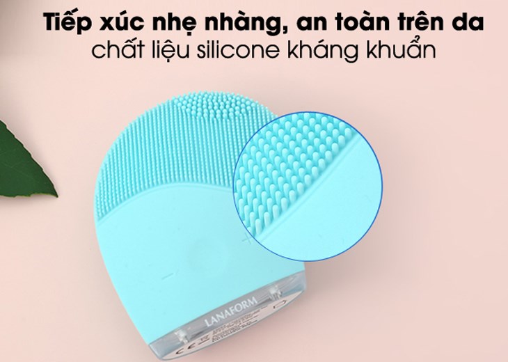 Máy rửa mặt và massage Lanaform Lucea LA13130806 được làm từ chất liệu silicon kháng khuẩn rất an toàn cho da của bạn