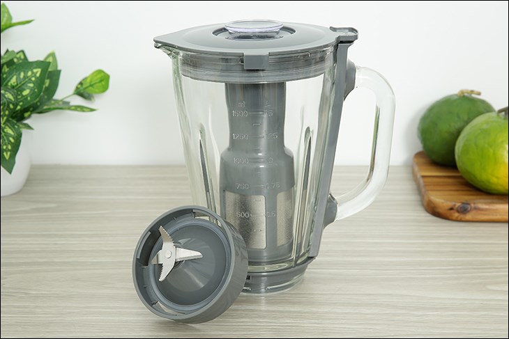 Máy xay đa năng Beko có công suất lớn lên đến 800W, giúp xay nhuyễn nguyên liệu trong thời gian ngắn