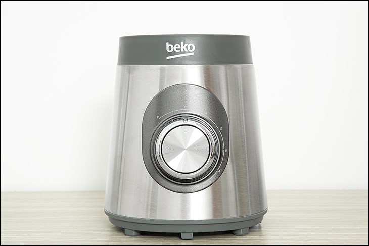 Máy xay sinh tố đa năng Beko TBN 30848 X có trọng lượng khá nặng khoảng 3.7kg nên chỉ phù hợp để đặt ở vị trí cố định