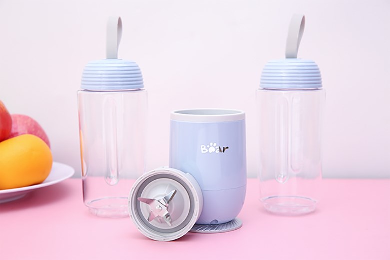 Máy xay sinh tố cầm tay mini Bear LLJ-D04B1 trang bị lưỡi dao 4 cánh bằng inox 304 không gỉ