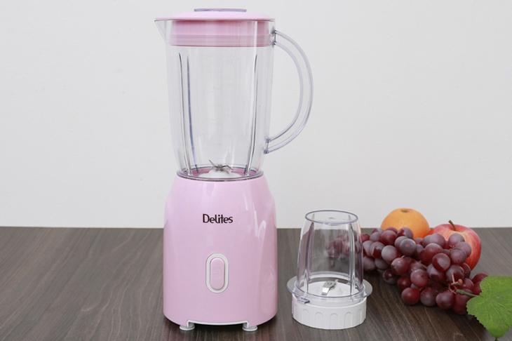 Máy xay sinh tố Delites có kích thước nhỏ gọn, vừa tay, dễ mang theo và di chuyển