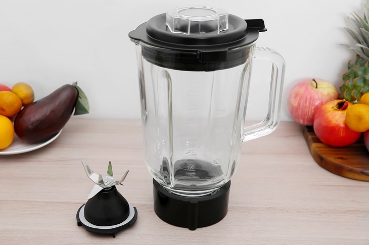 Máy xay sinh tố Kangaroo KGBL1000X có công suất 1000W và thiết kế nắp nhỏ tiện lợi