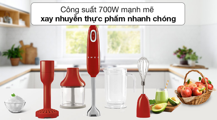 Máy xay cầm tay Smeg HBF02RDEU hoạt động mạnh mẽ với công suất 700W, giúp bạn xay nhuyễn thực phẩm nhanh chóng