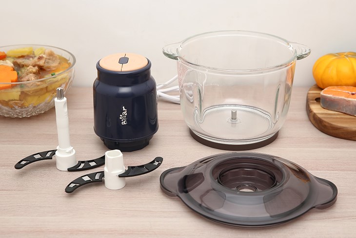 Bạn có thể tháo rời các bộ phận của máy xay thịt Bear QSJ-D03P3 để vệ sinh sạch sẽ sau khi dùng