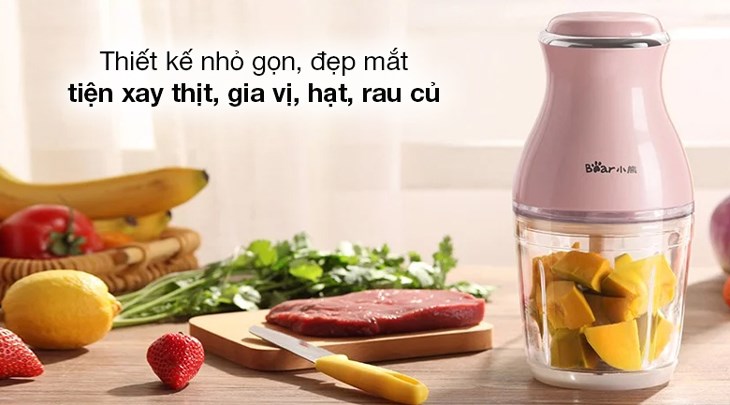 Máy xay thịt đa năng Bear QSJ-B02U2 khoác trên mình gam màu hồng ngọt ngào, thiết kế hiện đại, dễ dàng đặt ở mọi vị trí trong căn bếp của bạn