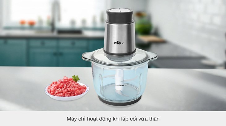 Máy xay thịt đa năng Bear QSJ-B03Y7 được trang bị tính năng chỉ hoạt động khi lắp cối vừa thân máy giúp đảm bảo an toàn cho người dùng