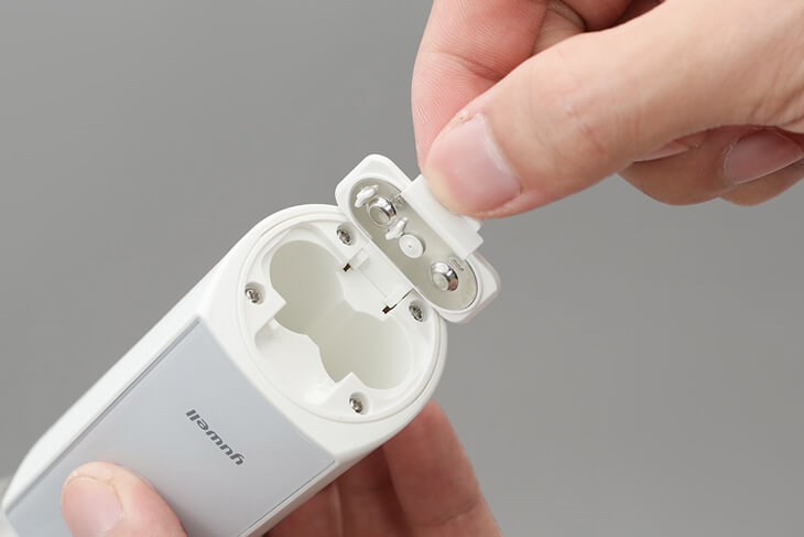 Máy xông khí dung cầm tay Yuwell M103 sử dụng pin AAA thông dụng