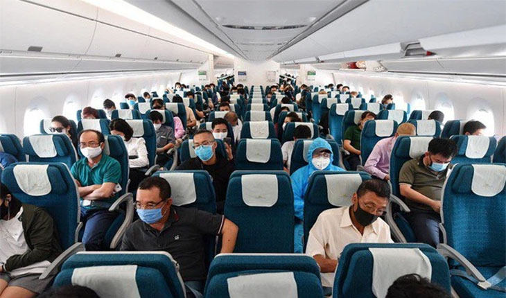 Giữ khoảng cách an toàn khi ngồi máy bay