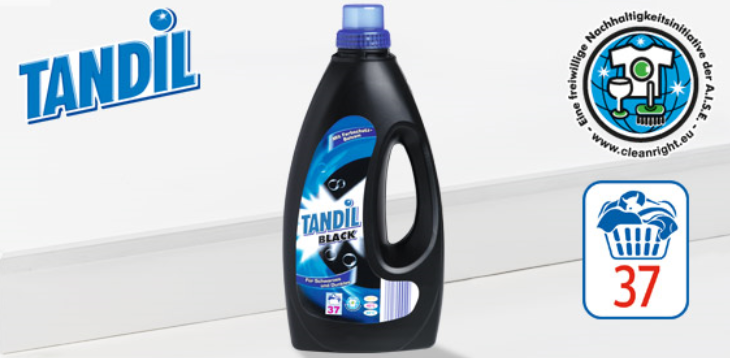 Dùng hóa chất dạng lỏng chuyên dụng cho quần áo tối màu