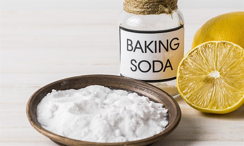 Bột baking soda tẩy được vết keo dính trên áo lông, áo len.