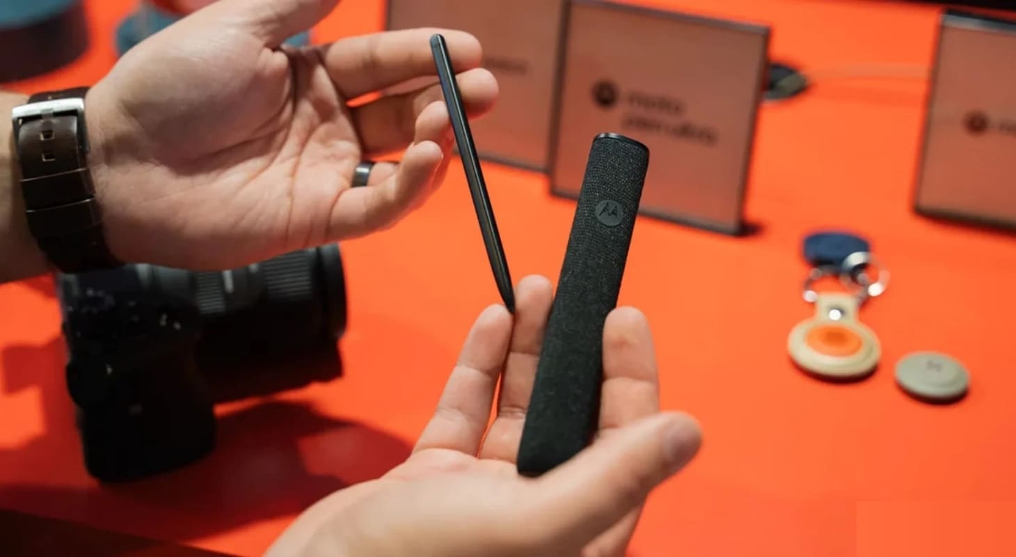 Bút Moto Pen Ultra đi kèm với Motorola Razr Fold