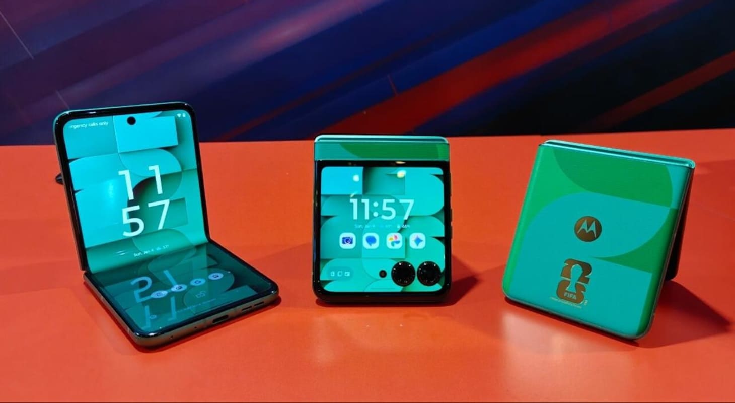 Cận cảnh Motorola Razr 60 phiên bản FIFA World Cup 2026