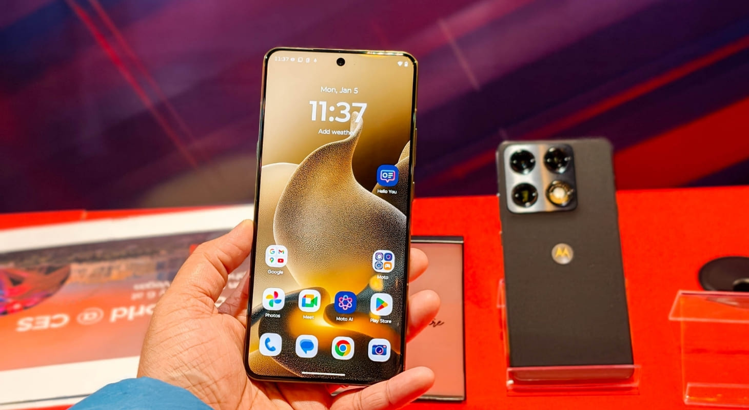 Motorola signature sở hữu màn hình sáng rực rỡ