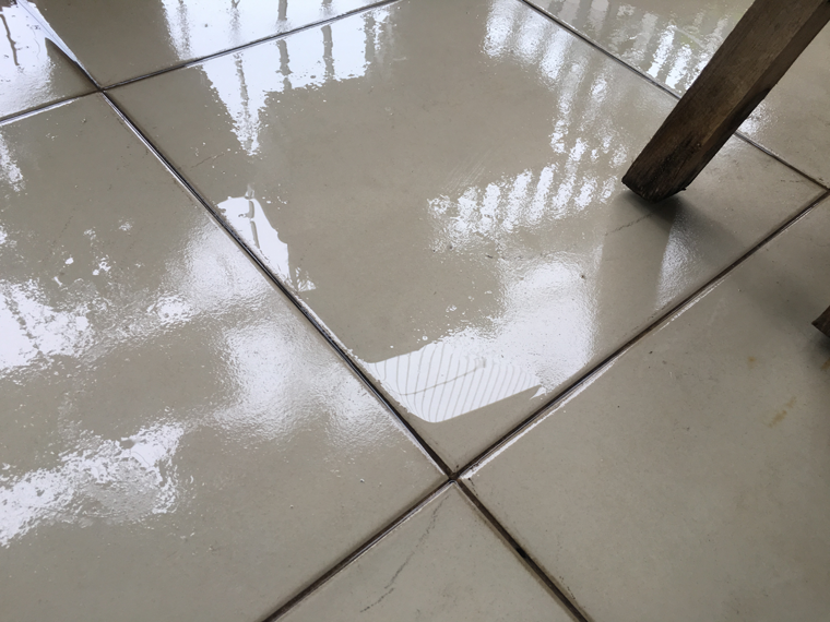 Mùa nồm thường từ tháng 2–4, khiến nhà cửa ẩm, quần áo lâu khô và dễ bốc mùi