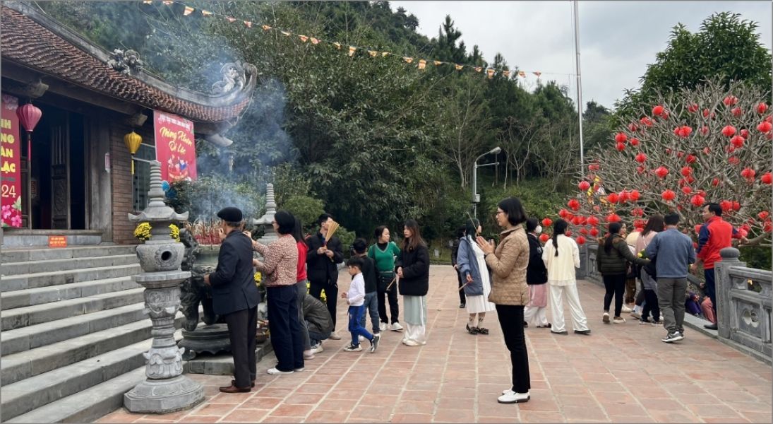 Ghé thăm một ngôi chùa thanh tịnh vào ngày mùng 1 là cách tuyệt vời để thanh lọc tâm hồn