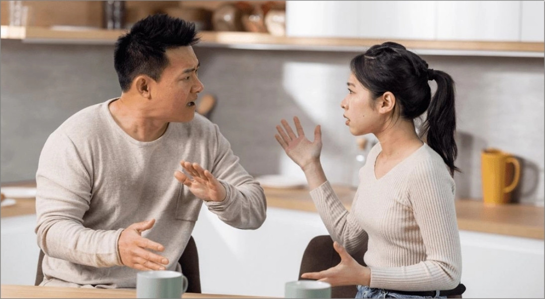 Việc tranh luận gay gắt, khóc lóc hay nói những từ xui xẻo sẽ vô tình kéo năng lượng cá nhân xuống mức rất thấp