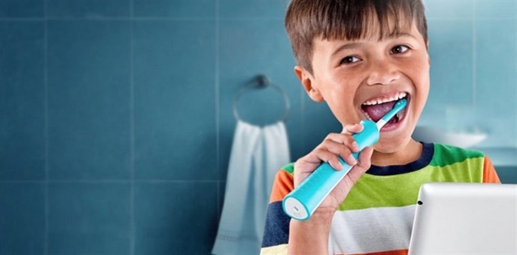 Bàn chải điện phù hợp với nhiều đối tượng nhờ cơ chế chuyển động linh hoạt của bàn chải điện giúp làm sạch răng mà không cần phải tốn nhiều sức lực