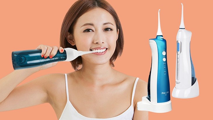 Tăm nước là thiết bị làm sạch răng miệng bằng những tia nước nhỏ