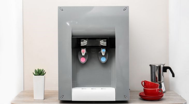 Cây nước nóng lạnh để bàn có phần vỏ bằng chất liệu nhựa cao cấp bền bỉ, dễ lau chùi