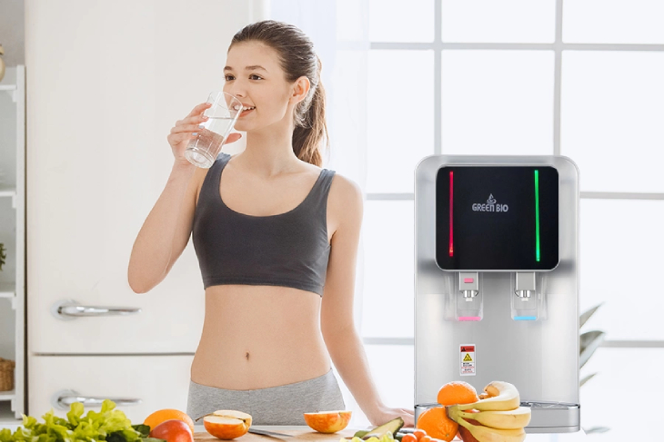 Nên mua cây nước nóng lạnh để bàn khi gia đình có ít thành viên