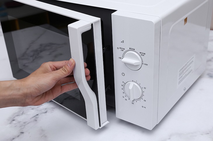 Lò vi sóng Electrolux EMM2322MW 23 lít