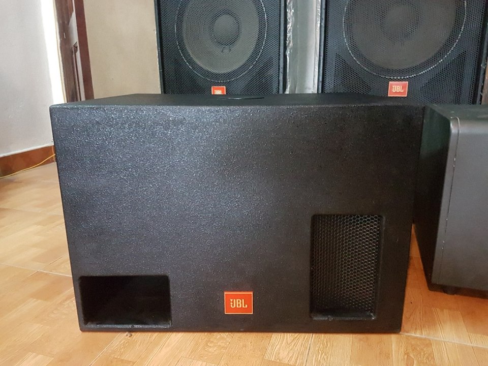 Loa sub JBL