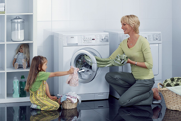 Máy giặt lồng ngang cần diện tích to hơn để đặt máy, thích hợp với gia đình có diện tích rộng