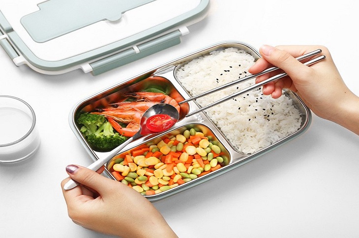 Muỗng inox sử dụng cho những bữa ăn hàng ngày