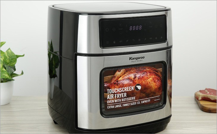 Lò chiên không dầu Kangaroo KG12AF1A 12 lít sở hữu khoang lò nướng có dung tích lớn 12 lít, nấu được nhiều món như lò nướng
