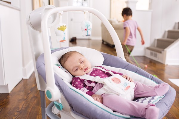 Bố mẹ có thể cho bé sử dụng nôi ngay từ khi vừa sinh ra