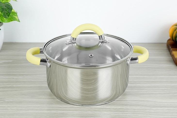 Nồi inox 3 đáy nắp kính 20 cm Delites CW-S042-20A được làm bằng chất liệu inox 430 cho khả năng chống hoen gỉ tốt