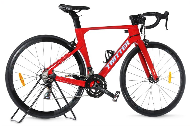 Xe đạp thể thao Road Twitter R10 C Brake 29 inch Size M có khung xe làm từ sợi carbon sở hữu tuổi thọ cao và khó hư hại khi gặp tai nạn