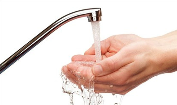 Nước axit mạnh thường được dùng để rửa tay hoặc vệ sinh các đồ dùng, vật dụng trong gia đình