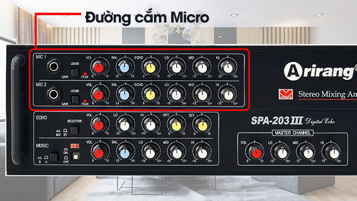 Bạn hãy bật nguồn của amply và thử kiểm tra âm thanh của Micro