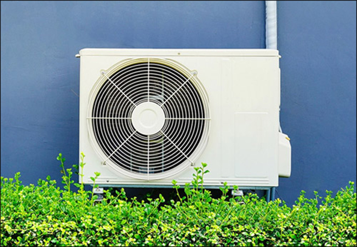 Để vật liệu dễ cháy gần cục nóng điều hòa