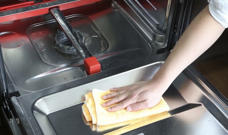 Vệ sinh máy thường xuyên để phát hiện sớm những vấn đề trục trặc