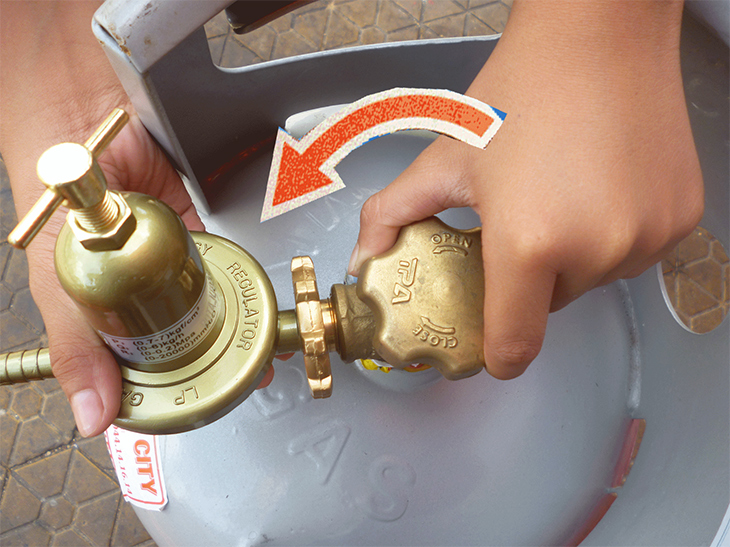 Bạn không khóa gas sau khi đun nấu hoặc khóa sai quy trình