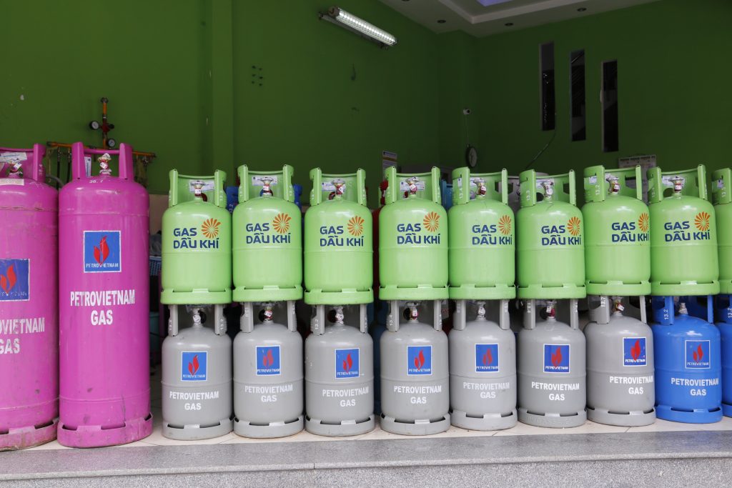 Để đảm bảo an toàn, người dân nên mua bình gas, bếp gas mới