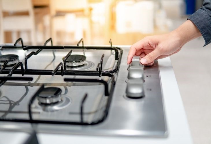 Việc không giữ đủ lâu ở núm vặn cũng có thể gây ra tình trạng thả tay sẽ bị tắt lửa