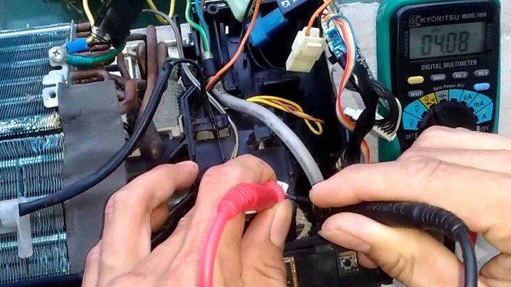 Kiểm tra cảm biến nhiệt độ của điều hòa Nagakawa bằng đồng hồ đo điện đa năng