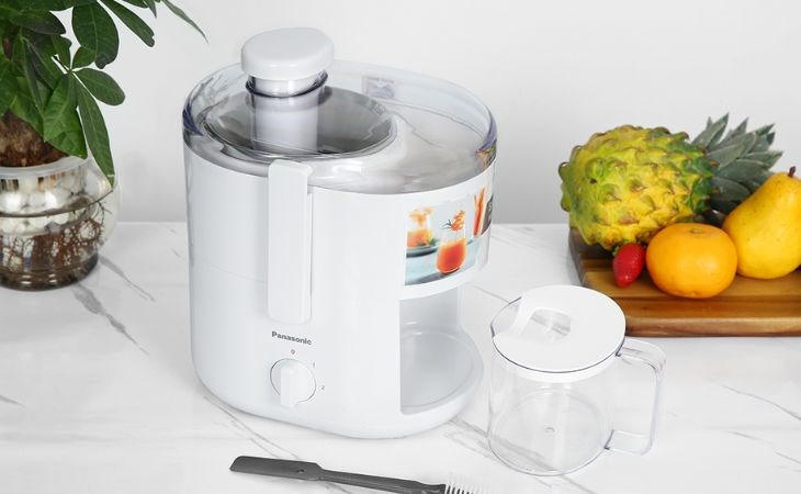 Máy ép trái cây Panasonic MJ-CS100WRA làm từ chất liệu nhựa tốt giúp hạn chế tình trạng máy bị gỉ set