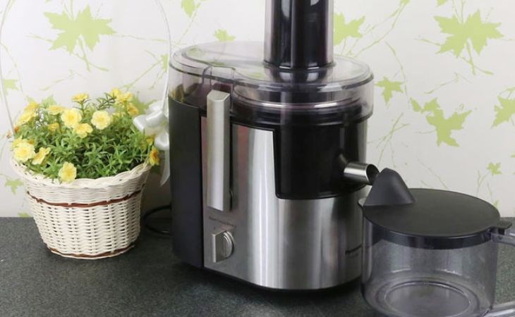 Máy ép trái cây có mùi khét là tình trạng có thể xảy ra khi động cơ máy bị chập điện
